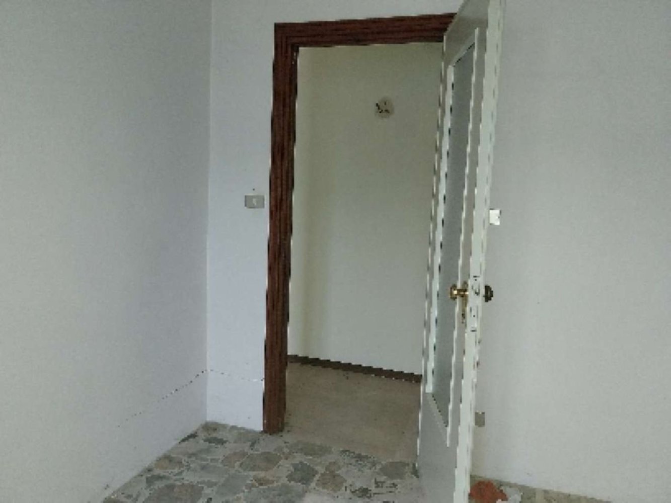 2500m² Warehouse in Sommariva del Bosco, Italy No. 81034