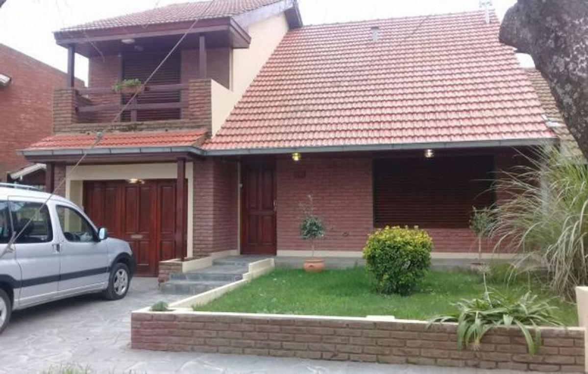 3 bedrooms House in Mar del Plata, Argentina No. 69170