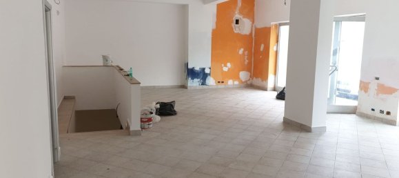 Gewerbliche Immobilie in San Nicola la Strada, Italy 265m², Nr. 134323 3