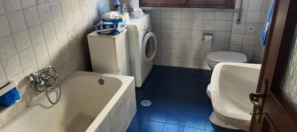 5 rooms Apartment in Carrara, Italy No. 195685 12