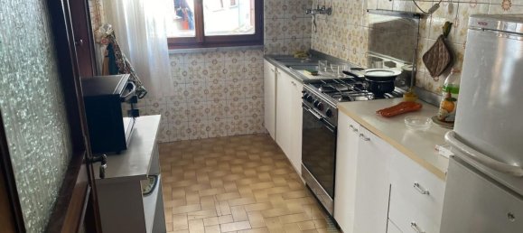 5 rooms Apartment in Carrara, Italy No. 195685 8