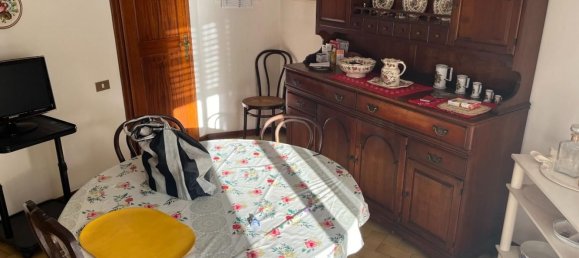 5 rooms Apartment in Carrara, Italy No. 195685 4