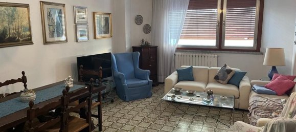 5 rooms Apartment in Carrara, Italy No. 195685 16