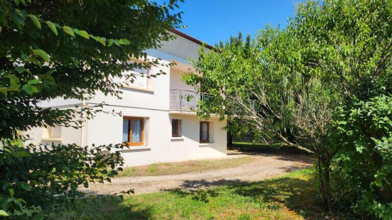Casa de 4 dormitorios en Amberieu-en-Bugey, France No. 288680