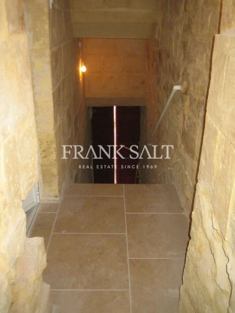 Bureau à Valletta, Malta No. 11737