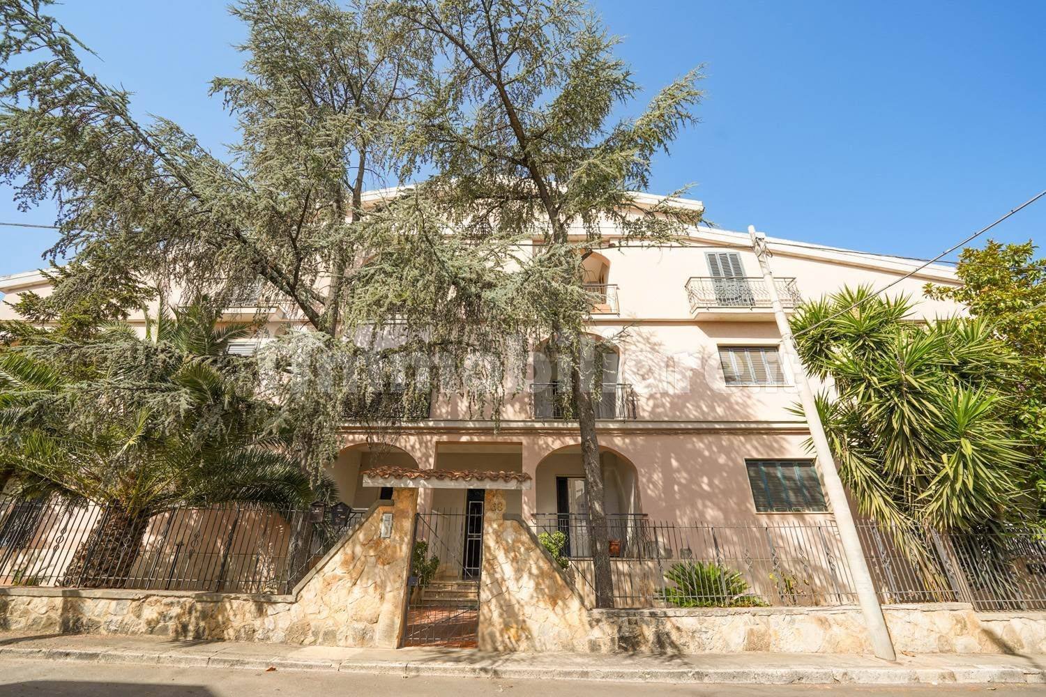 Apartamento T4 em Palo del Colle, Italy N.º 371113