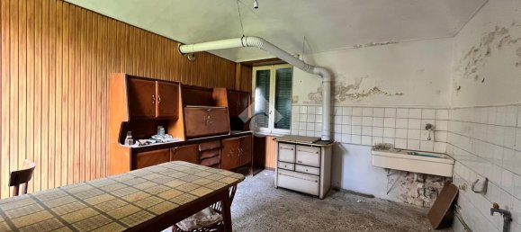 4 rooms House in Castellamonte, Italy No. 18089 12