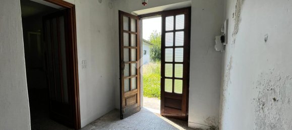 4 rooms House in Castellamonte, Italy No. 18089 10