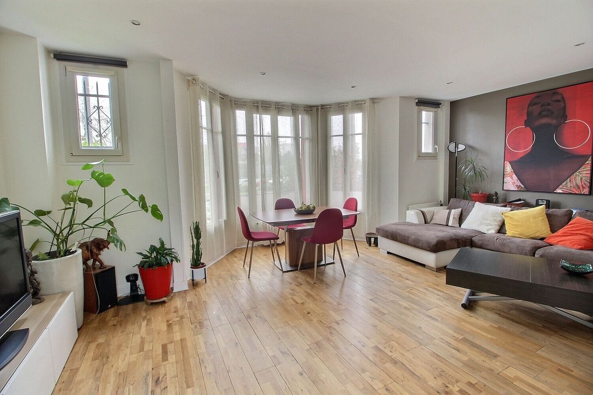 Casa de 2 dormitorios en Montreuil, France No. 173093