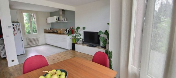 Casa de 2 dormitorios en Montreuil, France No. 173093 2