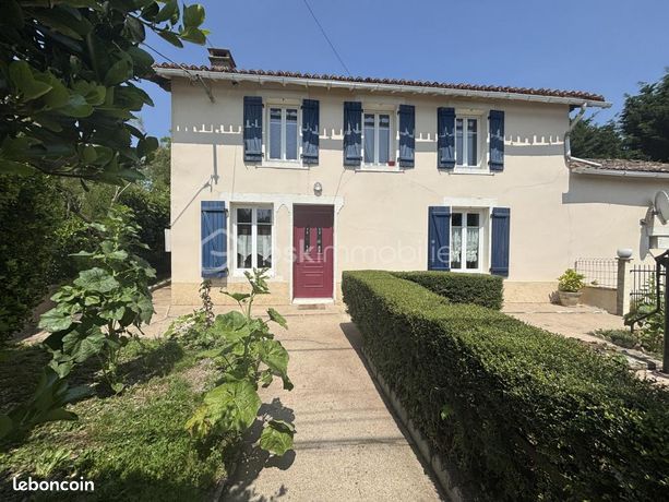 Casa de 3 dormitorios en Deux-Sevres, France No. 304576