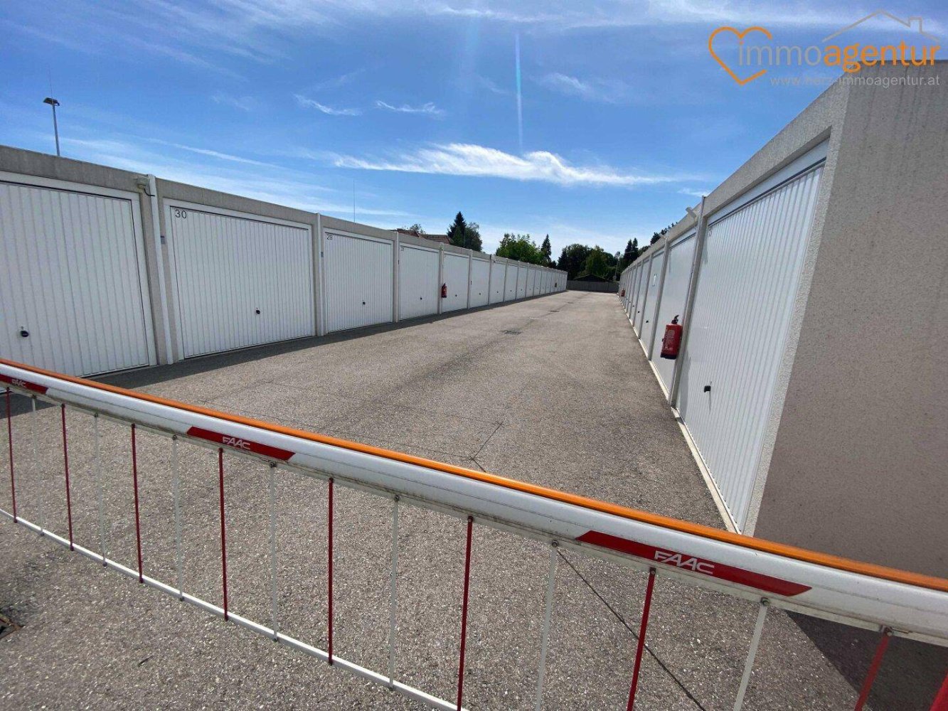 16m² Garage in Wels, Austria No. 86314