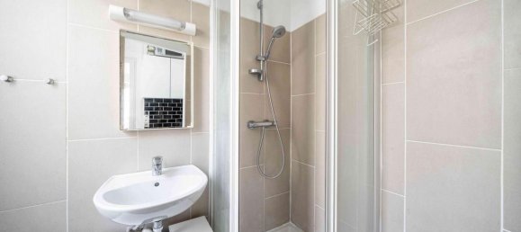 1 bedroom Apartment in Paris, France No. 168165 4