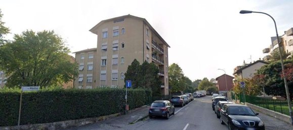 6 rooms Apartment in Monza, Italy No. 181671 6