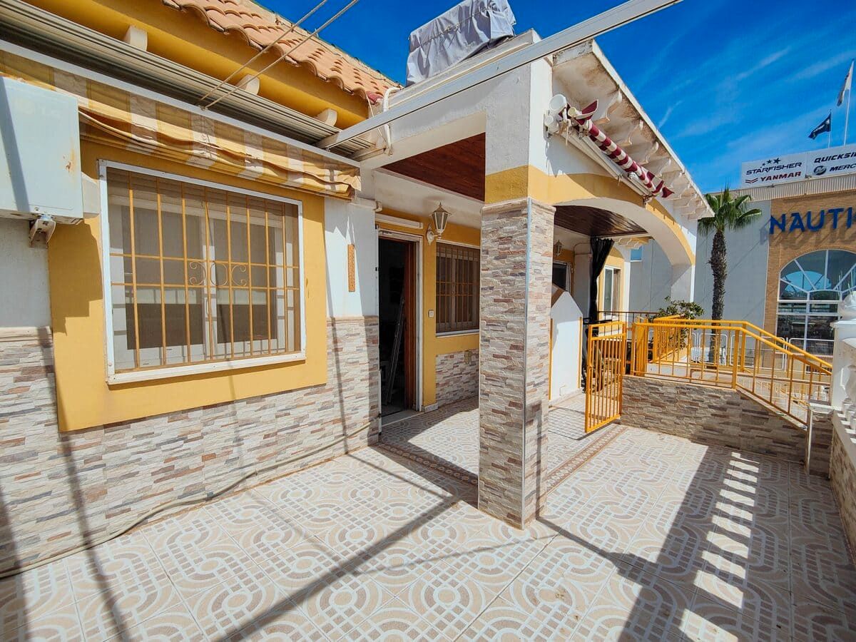3 غرف نوم منزل في Torrevieja, Spain رقم 255624
