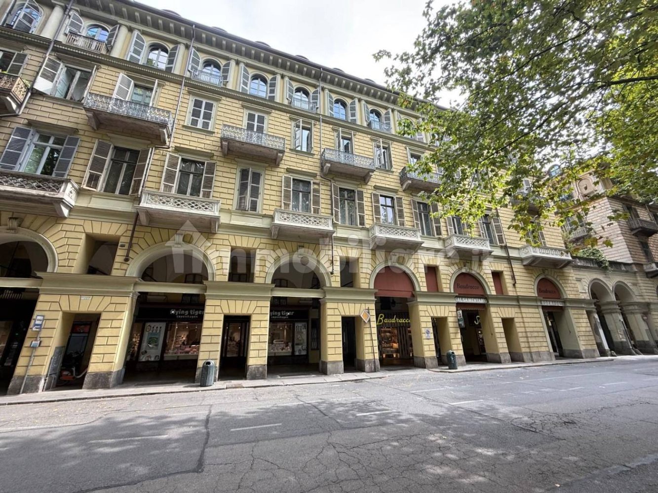 1 bedroom Apartment in Turin, Italy No. 275693