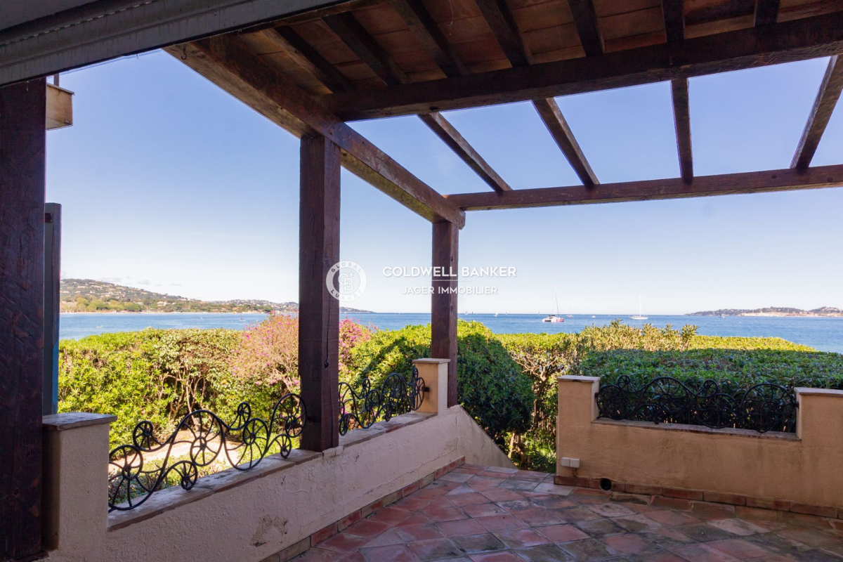  Castillos de 7 habitaciónes en Grimaud, France No. 339523