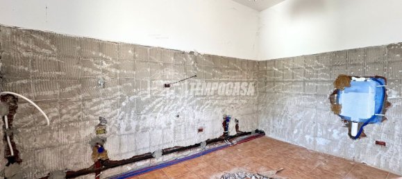 3-salle Appartement à Vinovo, Italy No. 268008 8