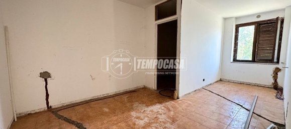 3-salle Appartement à Vinovo, Italy No. 268008 4