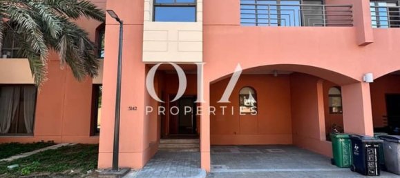 4 bedrooms Townhouse in Abu Dhabi, UAE No. 22627 2