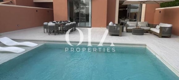 4 bedrooms Townhouse in Abu Dhabi, UAE No. 22627 3