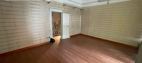 2 rooms Commercial property in Naples, Italy No. 370439 2