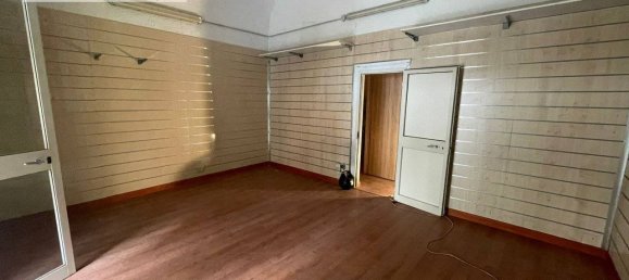 2 rooms Commercial property in Naples, Italy No. 370439 3