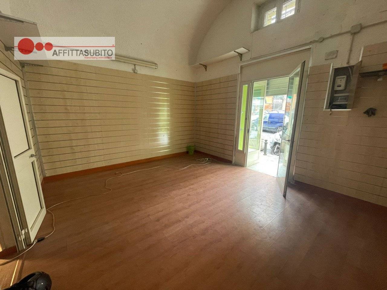 2 rooms Commercial property in Naples, Italy No. 370439