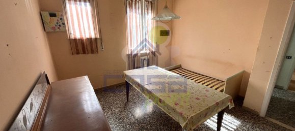 2-salle Appartement à Cremona, Italy No. 269486 3