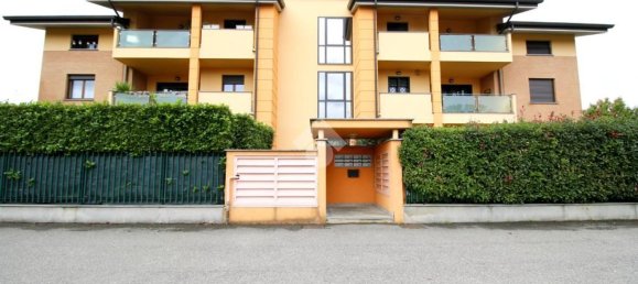 3 rooms Apartment in Caronno Pertusella, Italy No. 183238 6