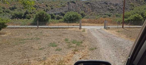 4 bedrooms House in Skarinou, Cyprus No. 7666 10