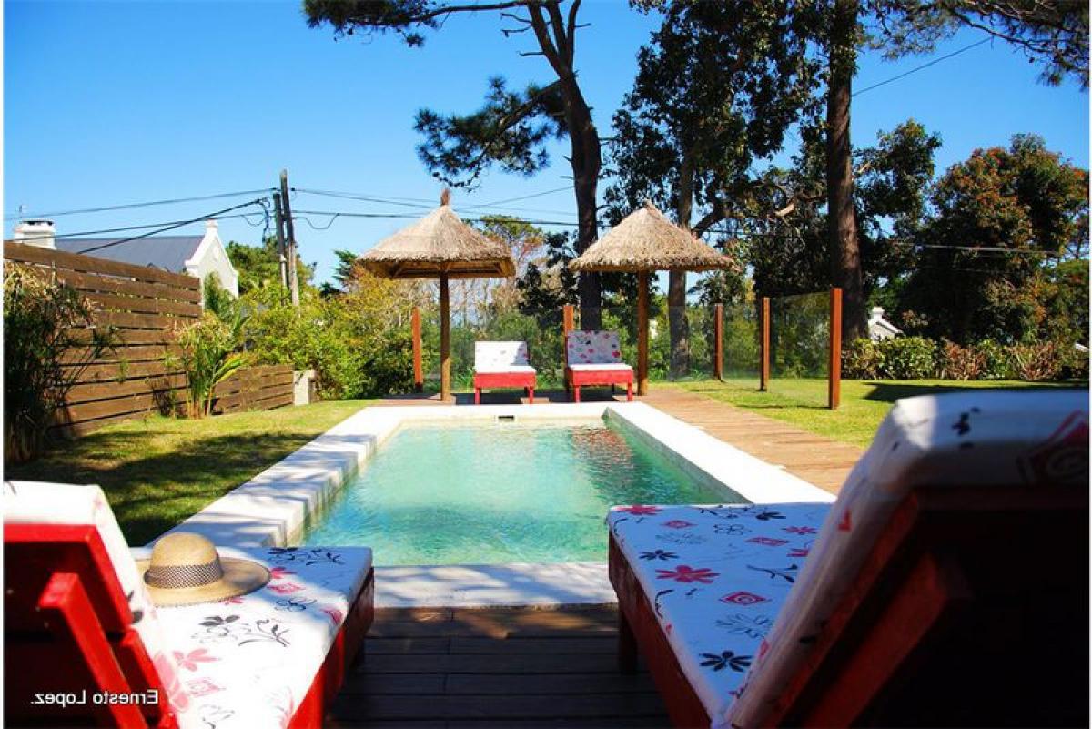 Дом с 6 спальнями в Мальдонадо, Уругвай № 494