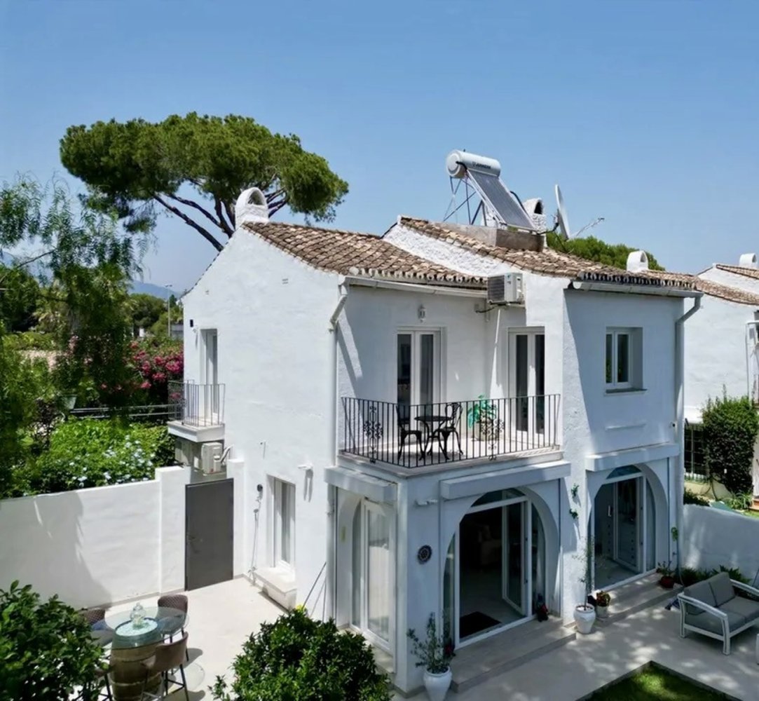 3 bedrooms Villa in Estepona, Spain No. 158404