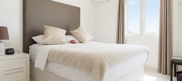 3 bedrooms Villa in Estepona, Spain No. 158404 8