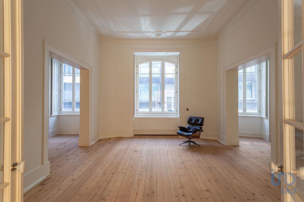 4 bedrooms Apartment in Lisbon, Portugal No. 245991