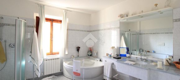 Casa de 8 habitaciónes en Capraia e Limite, Italy No. 148681 8