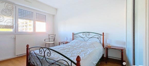 Квартира с 3 спальнями в Бурж, Франция № 153595 9