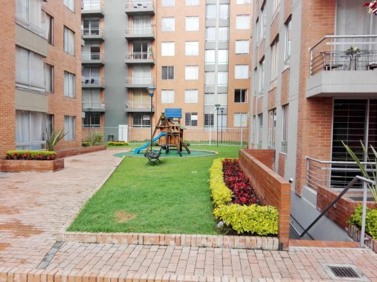 Casa de 3 dormitorios en Bogotá, Colombia No. 11976