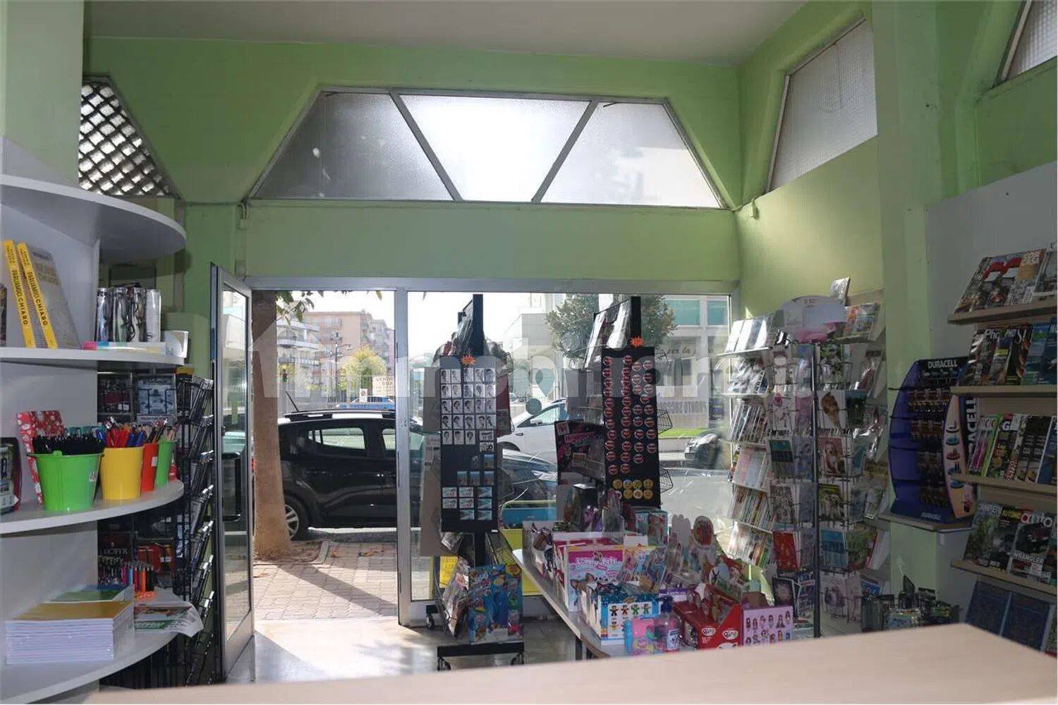 1-Zimmer Gewerbliche Immobilie in Albenga, Italy, Nr. 330006