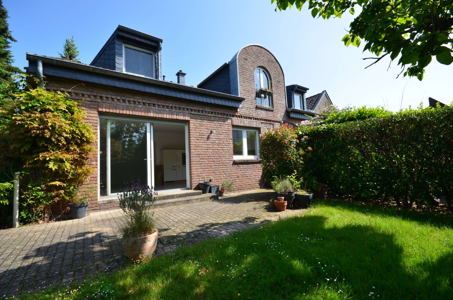 3 chambres Maison de ville à Dusseldorf, Germany No. 366774