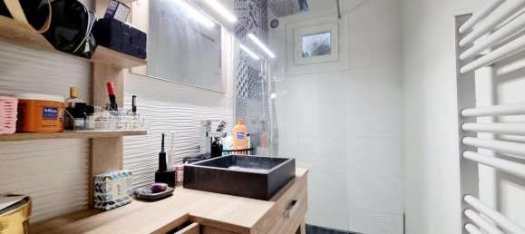 2 bedrooms Apartment in Reze, France No. 103147 6