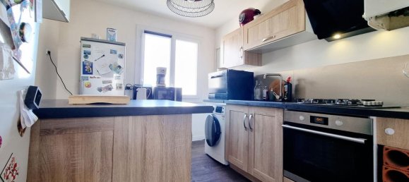 2 bedrooms Apartment in Reze, France No. 103147 3