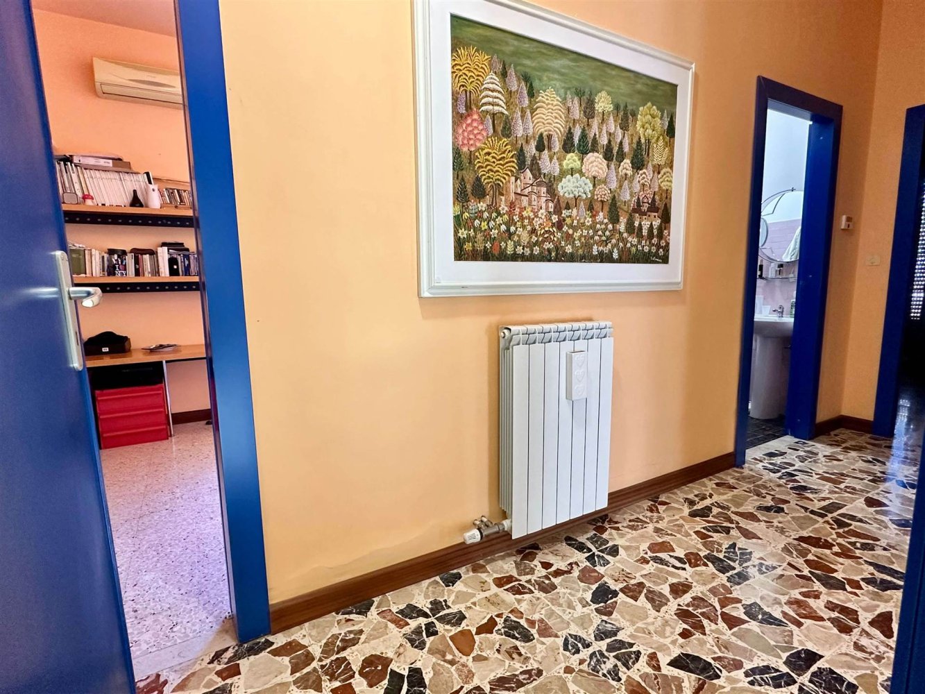 Квартира с 2 спальнями в Комизо, Италия № 260385