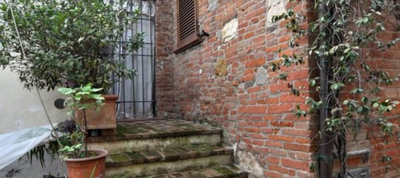 6 rooms House in Montepulciano, Italy No. 225100 18