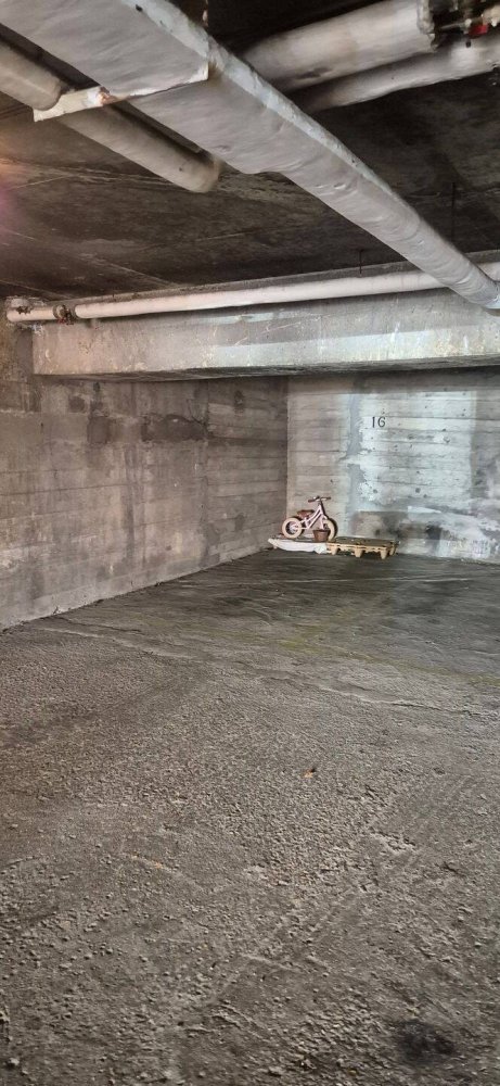  موقف سيارات في Issy-les-Moulineaux, France 10متر مربع رقم 329369