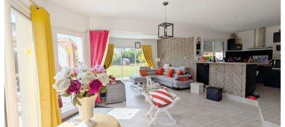 4 bedrooms House in Manche, France No. 359383 7