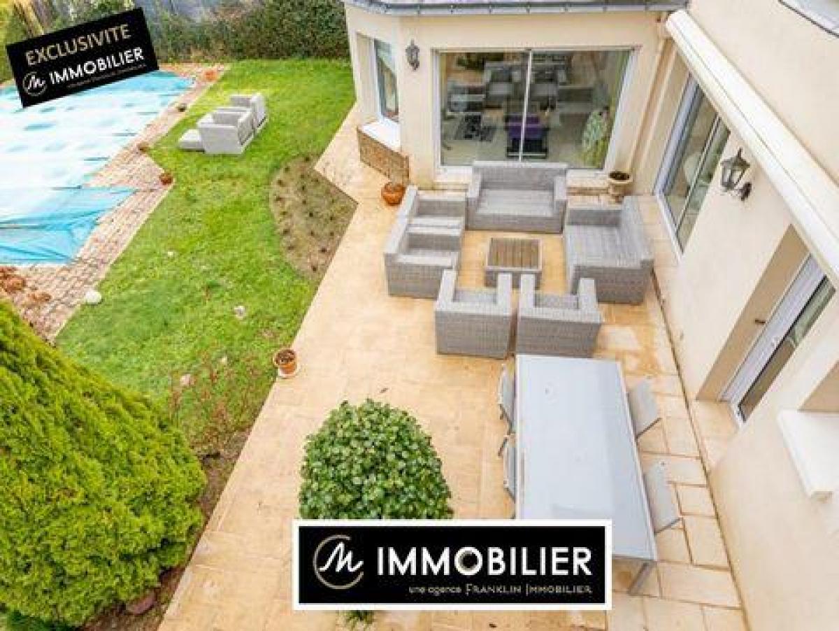 6 bedrooms House in Sautron, France No. 29869