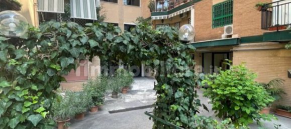 2 bedrooms Apartment in Naples, Italy No. 329730 2