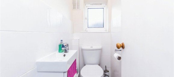 3 bedrooms House in Croydon, United Kingdom No. 7981 40