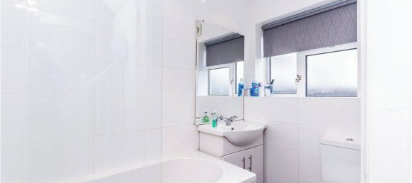 3 bedrooms House in Croydon, United Kingdom No. 7981 13